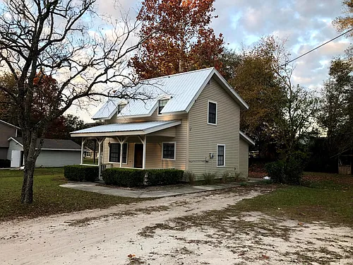 212 SW Walter Ave Photo 1