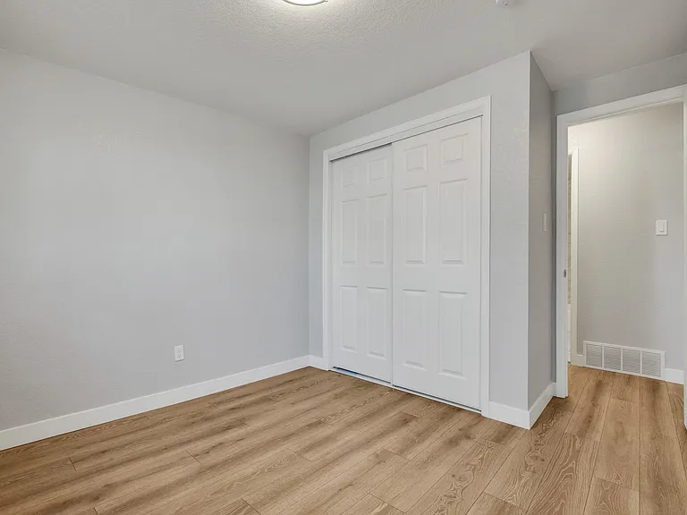 1537 S Jamaica St — Photo 9
