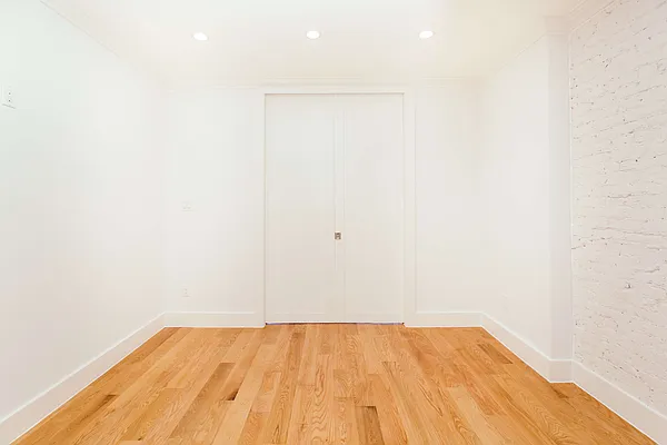 Rented by Nooklyn NYC LLC | media 31