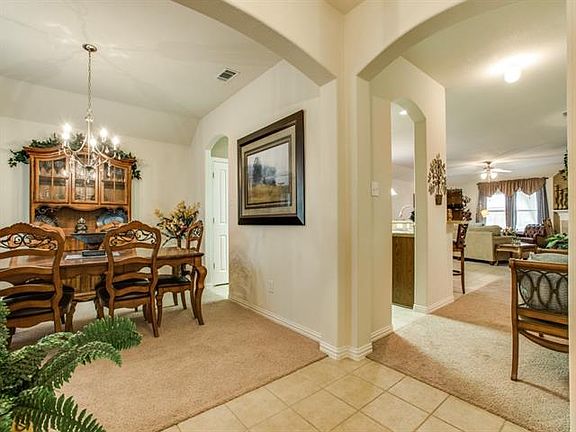 5th image of 2105 Castle Creek Dr