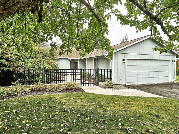 2nd image of 2315 Westlake Drive SE
