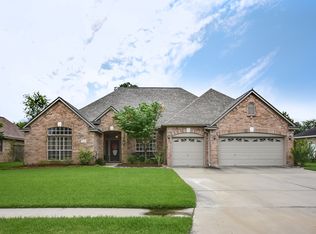 114 Paint Brush St, Lake Jackson, TX 77566