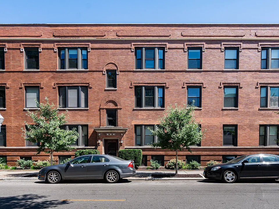 2941 N Sheffield Ave #3