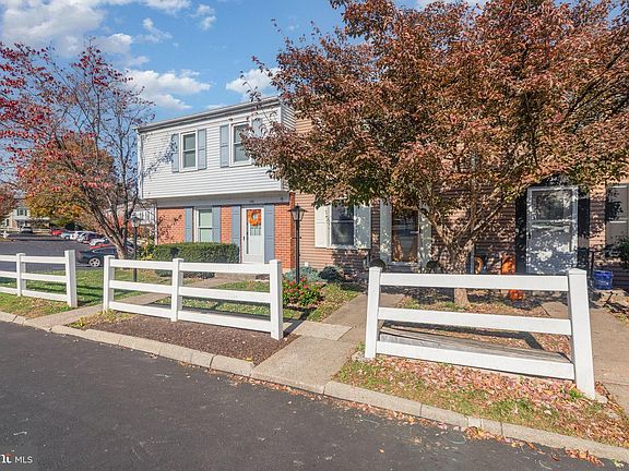 3rd image of 732 Allenview Dr