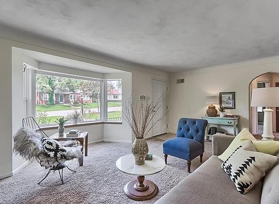 4th image of 5646 Bancroft Ave