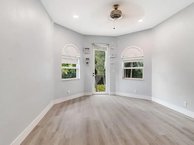 6301 SW 58th Ct — Photo 25
