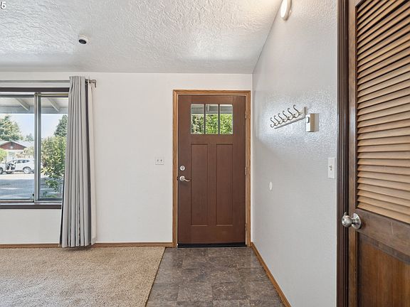 5th image of 9206 NE 105th Ave