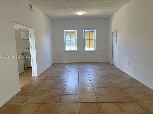3421 SW 25th St — Photo 3