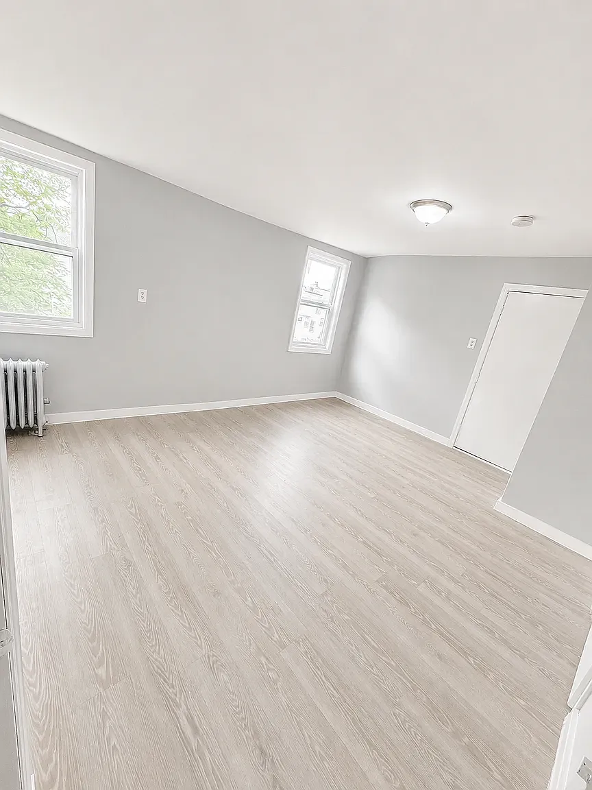 3 bed, $2,100 — Photo 4