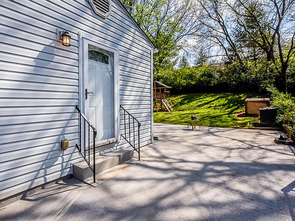 3rd image of 3404 Vaughn St