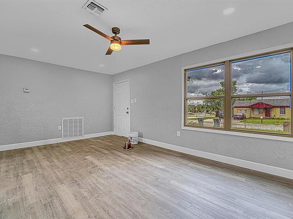 4th image of 2518 SW Cornell Ave