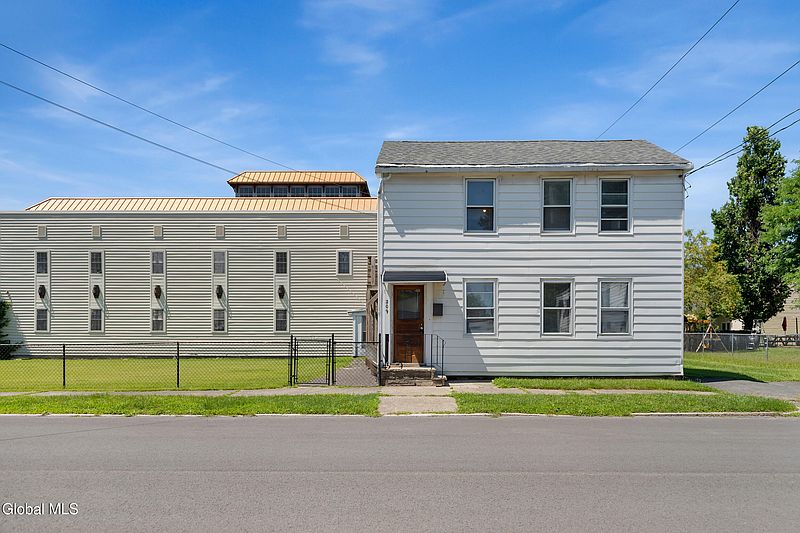 3rd image of 209 1st Avenue