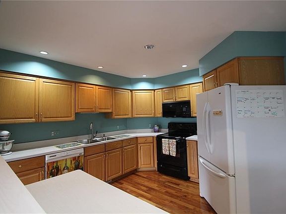 5th image of 51 Belltower Ln