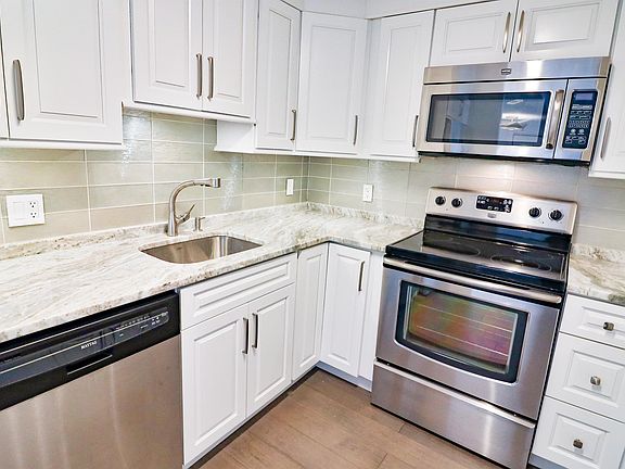 3rd image of 24 Courthouse Sq APT 801
