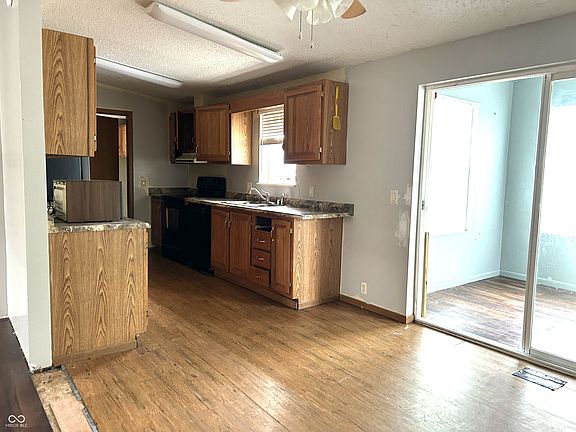 5th image of 933 North St