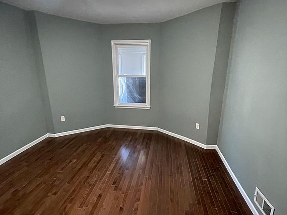 2nd image of 113 Isabella Ave Floor 2
