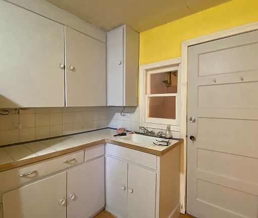 2nd image of 2027 Elliott St #B