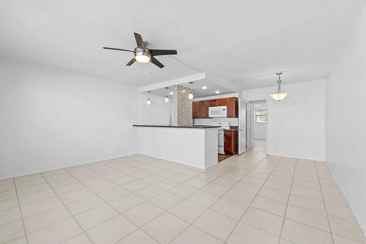 Building Photo - 625 Antioch Ave #104