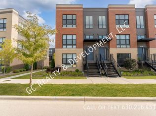 2239 Parkside Dr, Schaumburg, IL 60173
