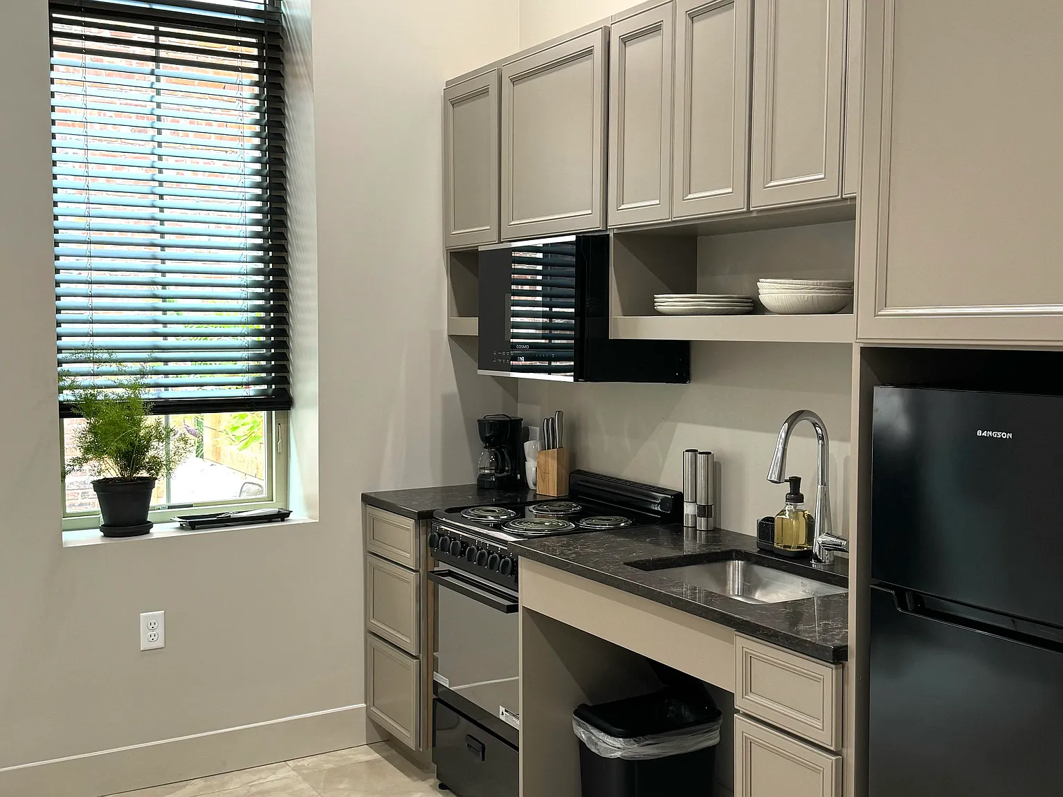 Studio, 385 sqft, $1,500 — Photo 4