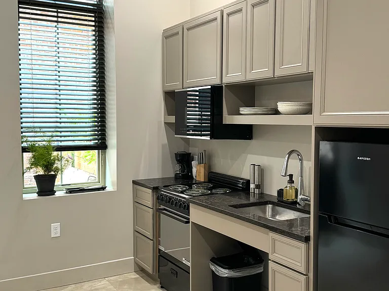 118 W 2nd St #13B — Photo 4
