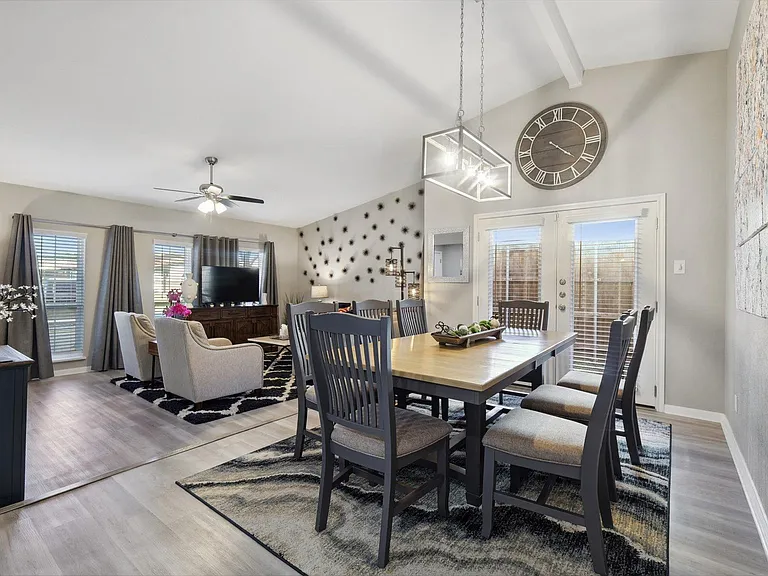 2914 Flagstone Dr — Photo 10