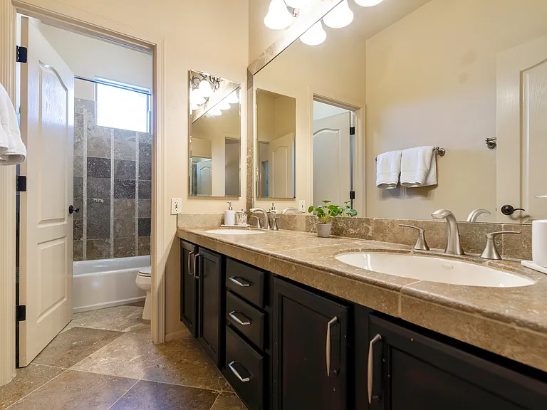 6419 E Betty Elyse Ln — Photo 36