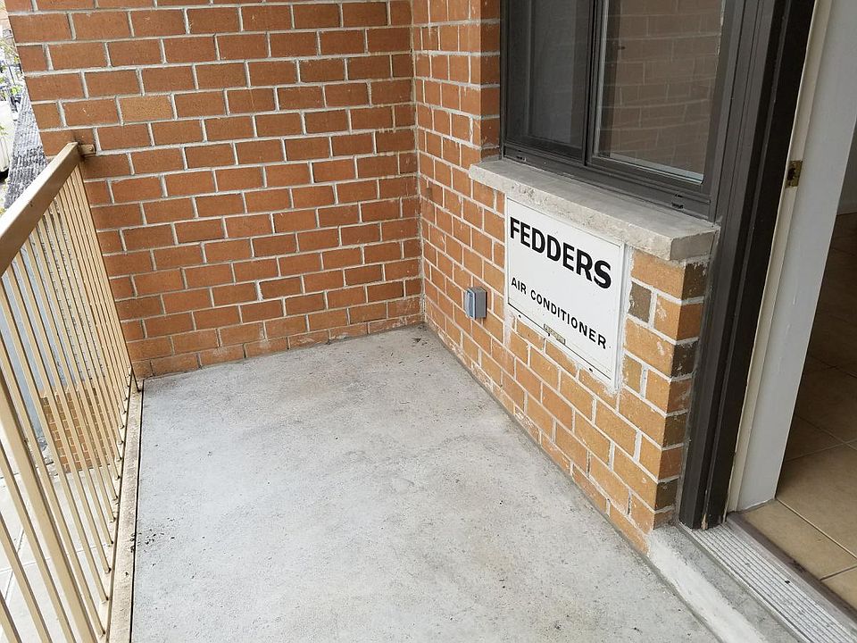 2nd image of 2411 Halsey St #2R