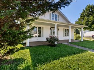 107 High St, Buffalo, WV 25033
