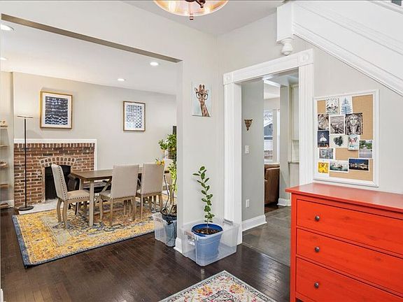 5th image of 1074 E Columbus St
