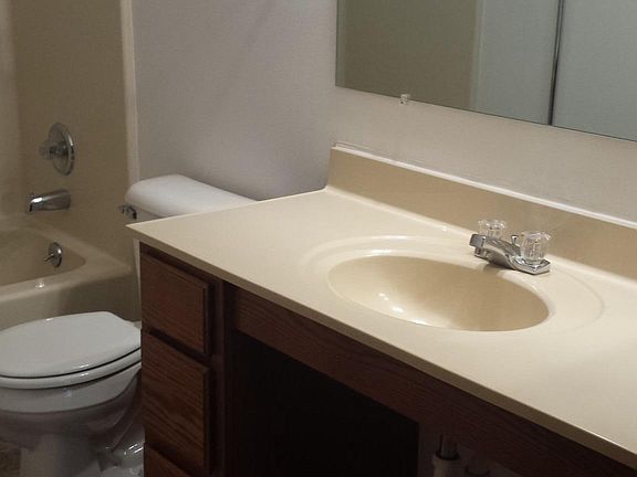 Bathroom w/plenty of counter space