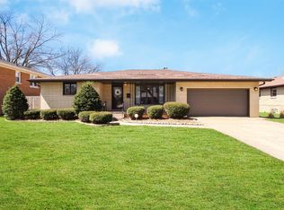 8126 Schreiber Dr, Munster, IN 46321