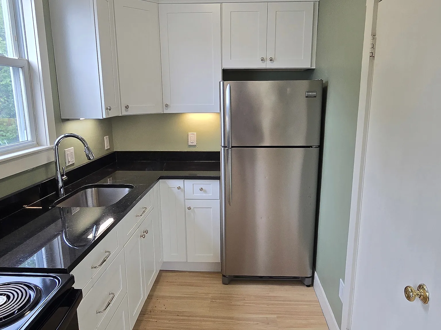 2 bed, $1,900 — Photo 2