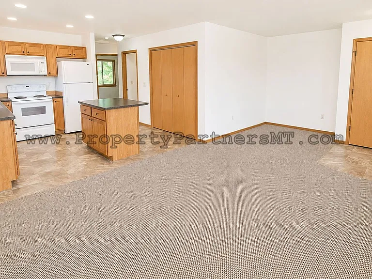 905 Montana St — Photo 2
