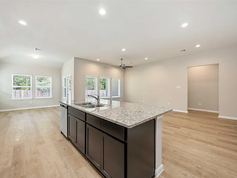 3915 Sugardale St — Photo 11