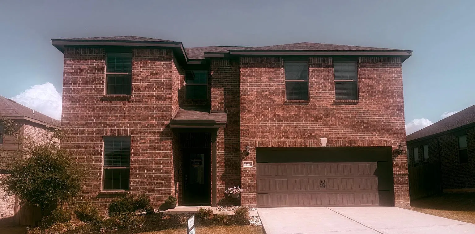 4 bed, 2292 sqft, $2,200 — Photo 1
