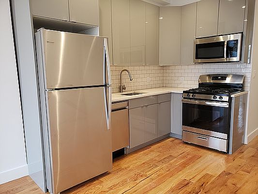 3rd image of 187 Pulaski St #2