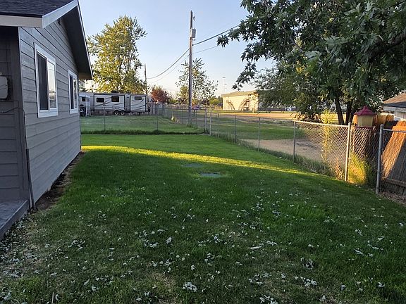 5th image of 611 N Crestview Dr