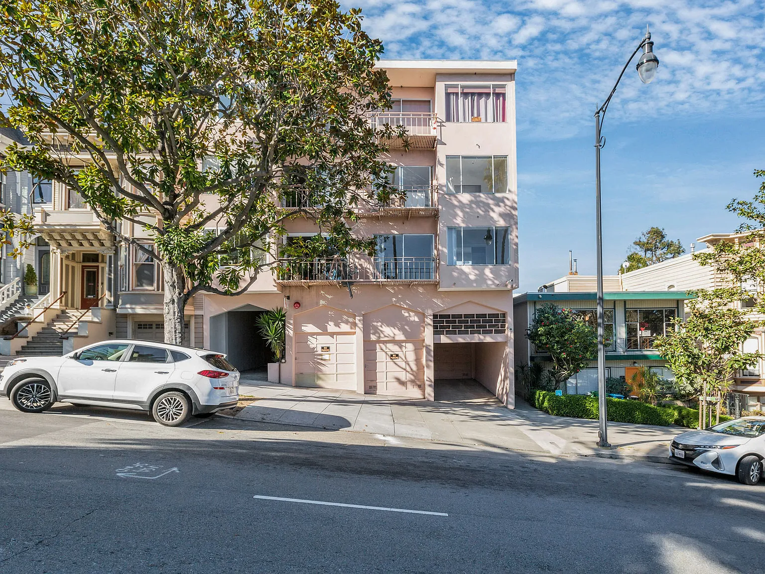1064 Dolores — Photo 2