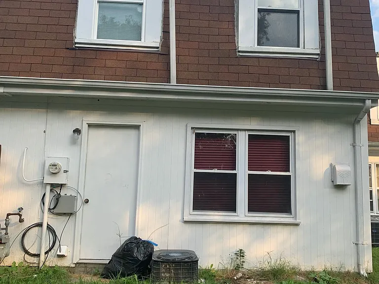 8401 Pioneer Dr — Photo 2