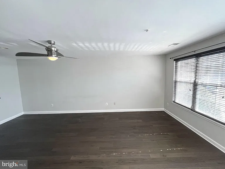 2724 Oak Leaf Ct — Photo 3
