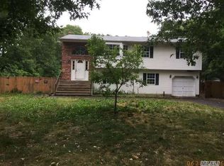 100 Grand Ave, Shirley, NY 11967