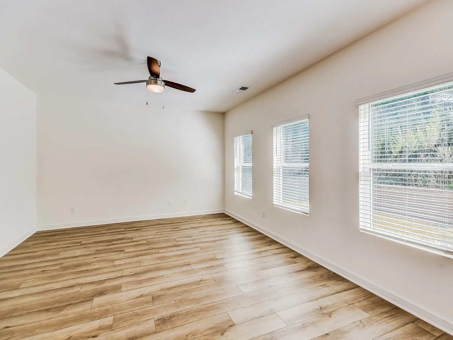 4 bed, 2.5 bath, 2091 sqft, $2,175 — Photo 3
