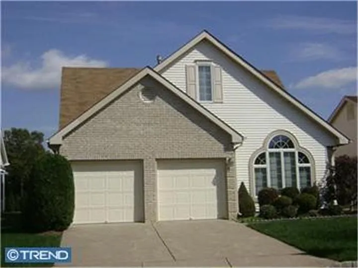 16 Leeds Ln photo 1