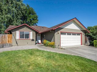 976 Sydney Ct, Central Pt, OR 97502