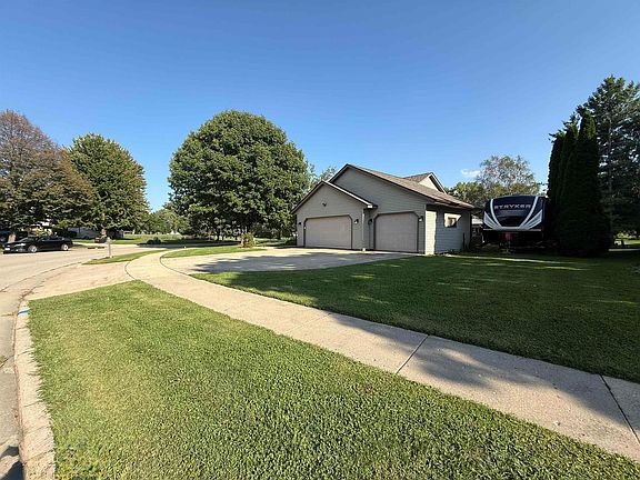 3rd image of 521 Sleepy Hollow Ln