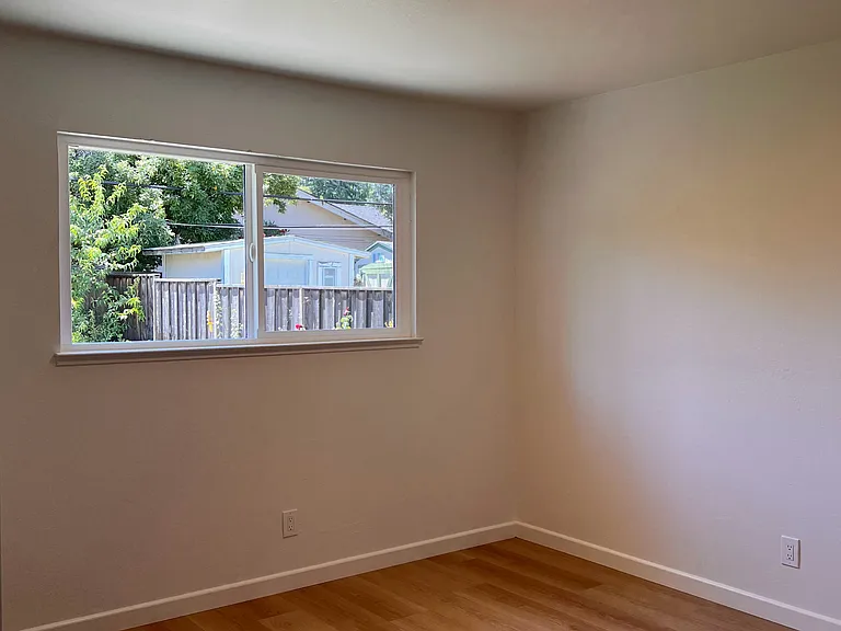 2085 Kim Louise Dr — Photo 10