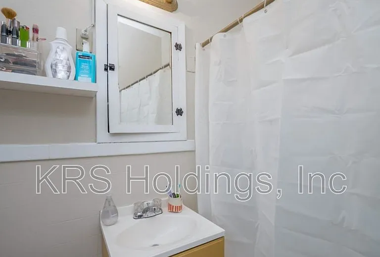 726 W Princess Anne Rd #1 — Photo 14
