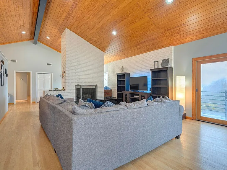 202 Fincastle Dr — Photo 16