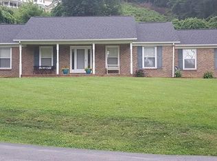 128 Garden Ln, Cedar Bluff, VA 24609